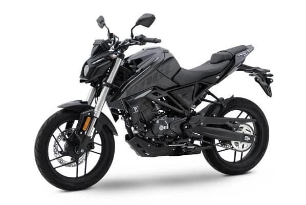 VOGE R125 poate fi companionul ideal pentru pasionatii moto la inceput de drum, precum si pentru toti cei interesati de un motor potrivit pentru naveta de zi cu zi prin aglomeratia urbana.