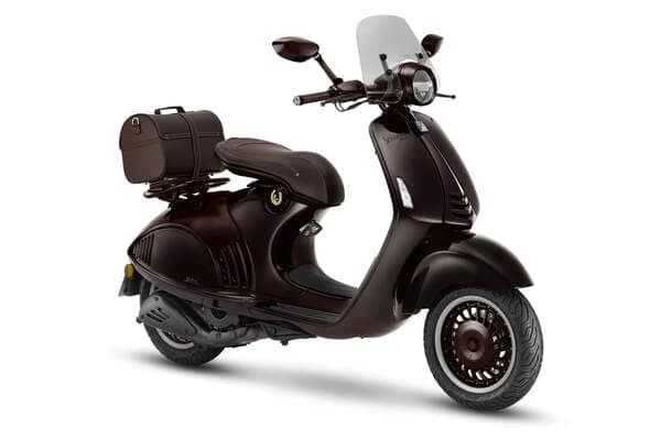 Vespa lanseaza scuterul Vespa 946 Horse si extinde colectia Lunara in Anul Calului