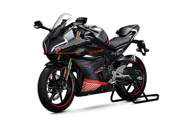 CFMOTO 450SR, un entry-level bike competitiv