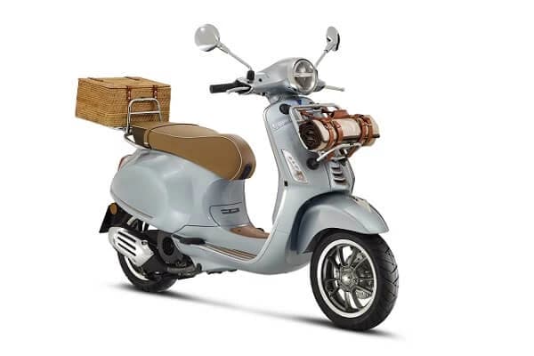 Vespa a prezentat noul model Vespa Pic Nic, un scuter dedicat celor care doresc, pe langa avantajele deplasarii pe doua roti, sa adauge putin glamour experientei de pilotare. Scuterul va fi disponibil la dealerii Vesp...