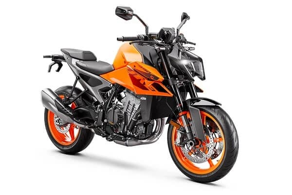 De la modelul de debut Duke 620 in 1994 pana la agilele naked bike-uri Super Duke de astazi, seria DUKE a cunoscut o evolutie constanta, remarcandu-se prin inovatie si design.