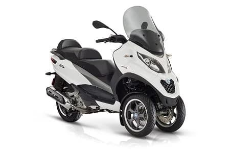Piaggio și-au extins gama de modele MP3 cu trei roți, introduc&acirc;nd modelele MP3 300 Sport LT și MP3 500 Sport LT, ambele fiind modele de nivel entry-level cu mai puține caracteristici dec&acirc;t scuterele lor Bu...