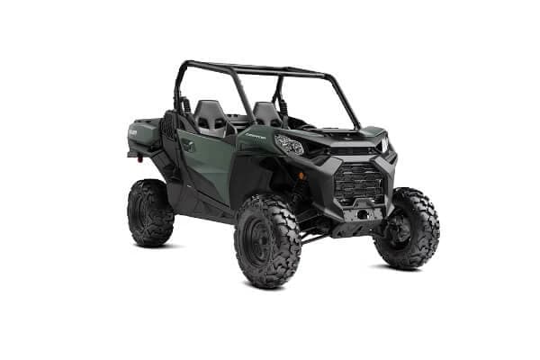 2025 Can-Am Commander se adapteaza oricarei sarcini pe drumuri offroad dificile, fie ca este vorba de aventura si distractie, fie de munca in conditii solicitante.