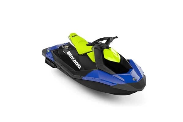 Skijetul Sea-Doo Spark, atat de indragit de fanii sporturilor nautice datorita manevrabilitatii usoare, ofera in sezonul 2021 putere si dotari superioare pentru distractie maxima pe apa. Modelul de baza poate acomoda ...