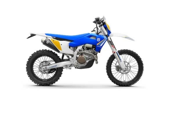Seria in editie limitata Heritage 2025 ofera optiuni de modele motocross si enduro in 2 si 4 timpi care se disting prin avansuri tehnice de ultima ora, componente premium si o grafica speciala.