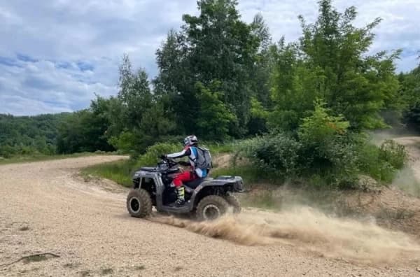 Echipa ATH Racing reuseste din nou o super clasare pe podium, de data aceasta in weekend, la Costesti - Hunedoara. Dupa o cursa solicitanta, sambata, Anatoli urca in final CFMOTO pe locul al III-lea al podiumului. Cur...
