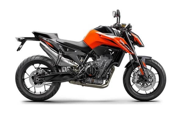 KTM 790 DUKE 2024 ia strada cu asalt, livrand agilitate precisa si putere de top in clasa mijlocie.