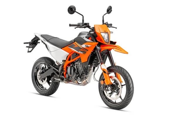 KTM introduce modelele supermoto 125 SMC R si 390 SMC R