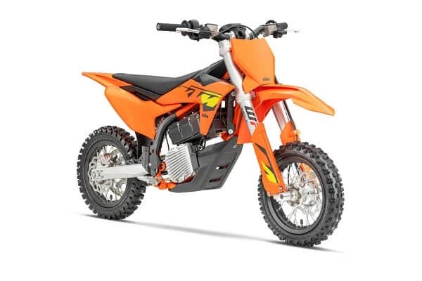 Lineup-ul de motociclete cross electrice 2025 KTM SX-E este gandit pentru campionii de maine!