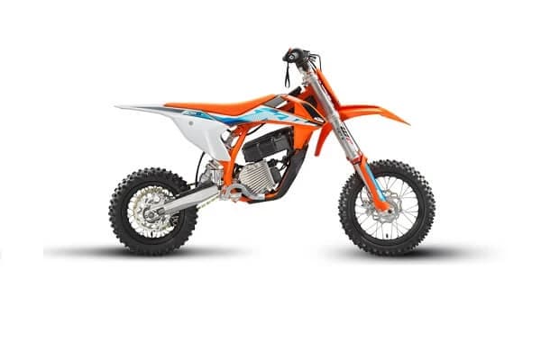 KTM anunta deschiderea inscrierilor pentru Seriile e-Motocross Juniori 2024