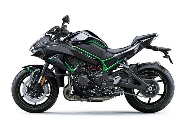 Motorizarea de top Kawasaki intrece si mai mult asteptarile pasionatilor de viteza pe doua roti prin intermediul tehnologiei cu supercharger preluata de pe modelul H2. Filozofia de stil minimalist Sugomi si ADN-ul de ...