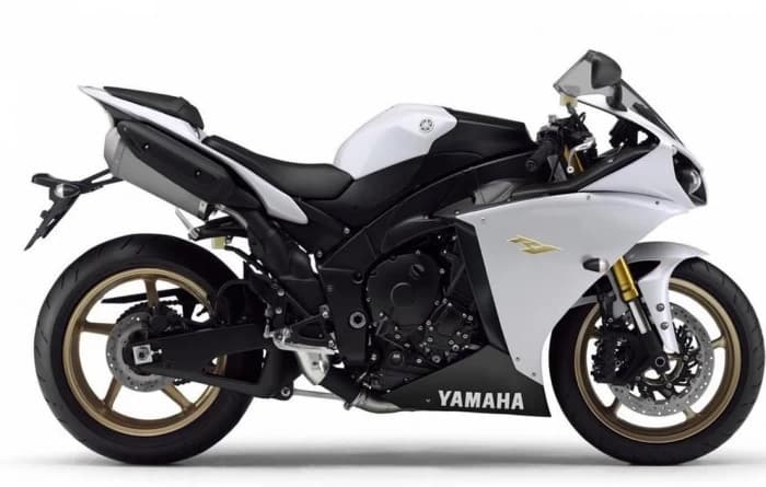 Cei de la Yamaha ar putea lansa o noua versiune standard si racing pentru motocicleta model R1 2015 care sa va ofere o putere maxima de 230 cai putere si un design inovator,specific celor de la Yamaha.Surse ...