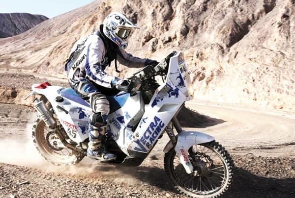 Doi romani transpira din greu la cursa de la Dakar. Raiderul Emanuel Gyenes a ocupat locul 23 în etapa a 11-a a Raliului 2011, la clasa moto, care s-a desfasurat, ieri, intre localitatile Chilecito si San Juan, ...