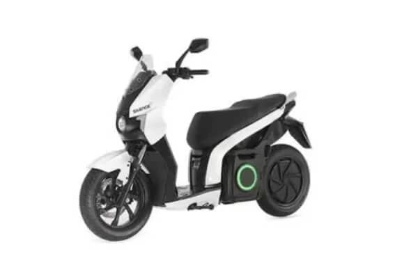 Silence S01 Basic face parte din gama de scutere electrice premium produse in Spania. Acest model de scuter 100% electric se piloteaza cu usurinta chiar si in traficul de la orele de varf. Il poti&...