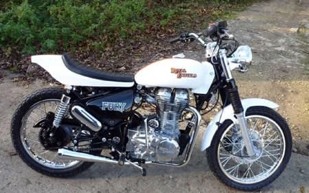 2011 vine cu noutati si pentru marca Royal Enfield, care propune o noua versiune a monocilindrului Dirt Track, Fury. Nu va ganditi ca va fi o bestie, pentru ca la cilidreea de 500cc, nu va tine in frau decat 28cp. Ro...