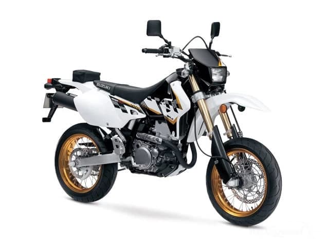 Versatila,fiabila si confortabila,noua motocicleta de la Suzuki, DR-Z400SM, este foarte practica si poate face fata cu usurinta atat pe strazile orasului cat si pe drumurile noroioase.Avand la baza modelul DR-Z400S,no...