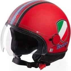 Vespa nu este străină de vanzarea de produse, și de ce ai fi, atunci când este una dintre cele mai reprezentative branduri de pe pământ? De la tricouri la prosoape, de la tricouri polo la penare scolare, n...