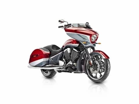 Noul model 2015 Victory Magnum vine cu o serie de caracteristici noi,astfel declarand-o tourer-ul perfect pentru riderii impatimiti acestui tip de motocicleta. Printre imbunatatiri aduse se numara jantele de 21",o mu...