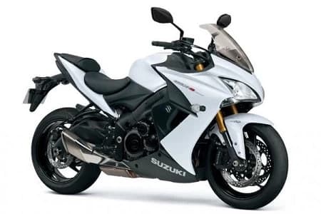 Născută pe pistă și crescută pe stradă, gama de motociclete Suzuki GSX-S1000 derivă din legendarul GSX-R1000, câștigator de campionat. Pentru MY18 gama GSX-S1000 primește o serie de modificări, pentru a purta &i...