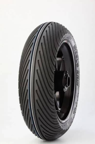 Chiar daca esti pasionat doar de ATV-uri si de tot ce are patru roti, nu inseamna ca ai putea sa ramai indiferent atunci cand auzi noutati despre Superbike.
De aceea este bine sa arunci un ochi si sa vezi cam cu ce a...