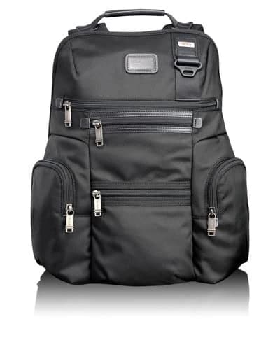 Knox Backpack face parte din gama de produse Alpha Bravo de la Tumi. Cu un design deosebit, aceste accesorii fac fata cerintelor motociclistilor si ale atv-istilor atunci cand pleaca in concediu si nu numai. Confecti...