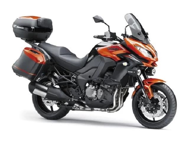 Kawasaki si-a lansat oficial modelele 2017 ale familiei adventure-touring Versys, cea care contine de acum si un model mini-adventure Versys-X 300, cel mai nou membru, prezentat in aceasta toamna in premiera, la saloa...