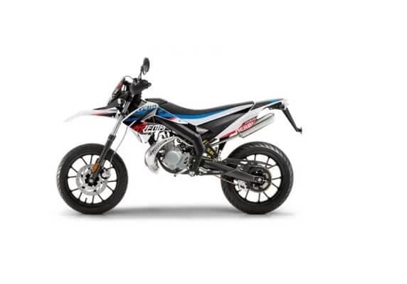Ediția specială a modelului standard Derbi Senda DRD X-Treme 50 SM vine în plus cu o colectie de imbunatatiri atat la nivel de look, cat și menite să ajute utilizatorul în timpul pilotării.
Motocicleta&...