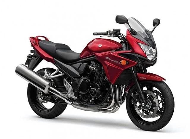 Suzuki va lansa pentru 2015 modelul Bandit 1250S care va primi o serie de imbunatatiri si cea mai importanta va fi noul carenaj care ii va asigura o aerodinamica mult mai buna si protectie impotriva vantului.
Datorit...