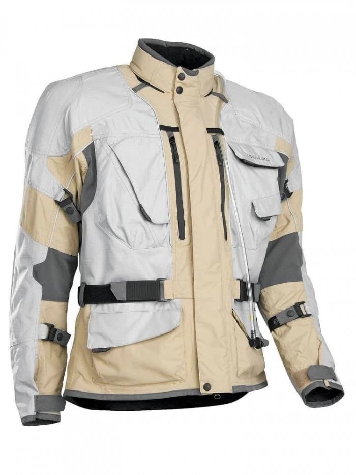 Setul Kathmandu format din jacheta si pantaloni este potrivit pentru orice motociclist sau atvist, fiind „top of the line” in gama de echipamente de protectie. Prevazute cu membrana waterproof si material ...