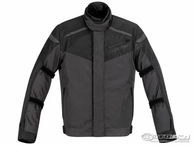 Desi sunt cunoscuti mai ales pentru echipamentele racing si sport, cei de la Alpinestars au pus pe piata, pentru noul sezon, o colectie de echipamente care vor fi pe gustul pasionatilor de touring. Gama Alpinestars Te...