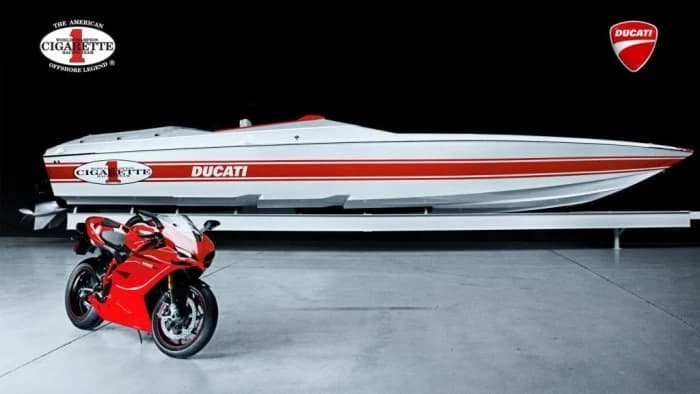 Doriti o tigara fina? Chiar daca v-ati lasat de fumat, cu siguranta nu veti putea refuza ceva ce poarta semnatura Ducati. In ultima vreme, brandul italian tine mortis sa-si puna amprenta pe foarte multe produse, iar d...