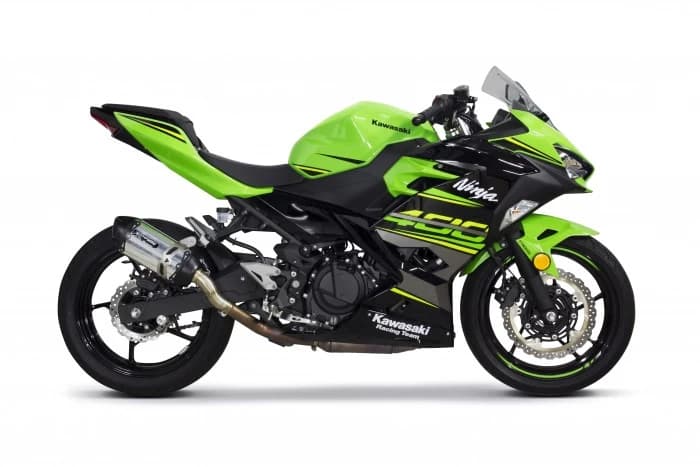 Doua motociclete sport din clasa usoara