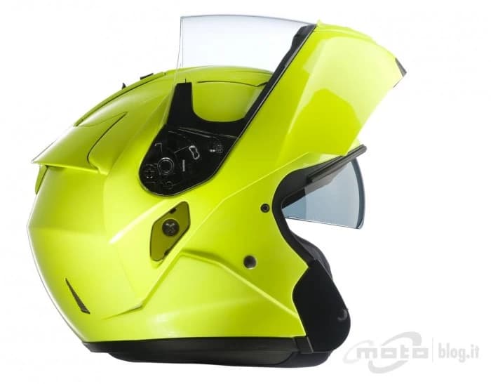HJC Symax III este un nou model de casca integrala. Cu o carcasa din fibra de sticla, casca are tot ce trebuie pentru a oferi siguranta si confort.
HJC Symax III este prevazuta cu viziera fumurie, care-si dovedeste ...