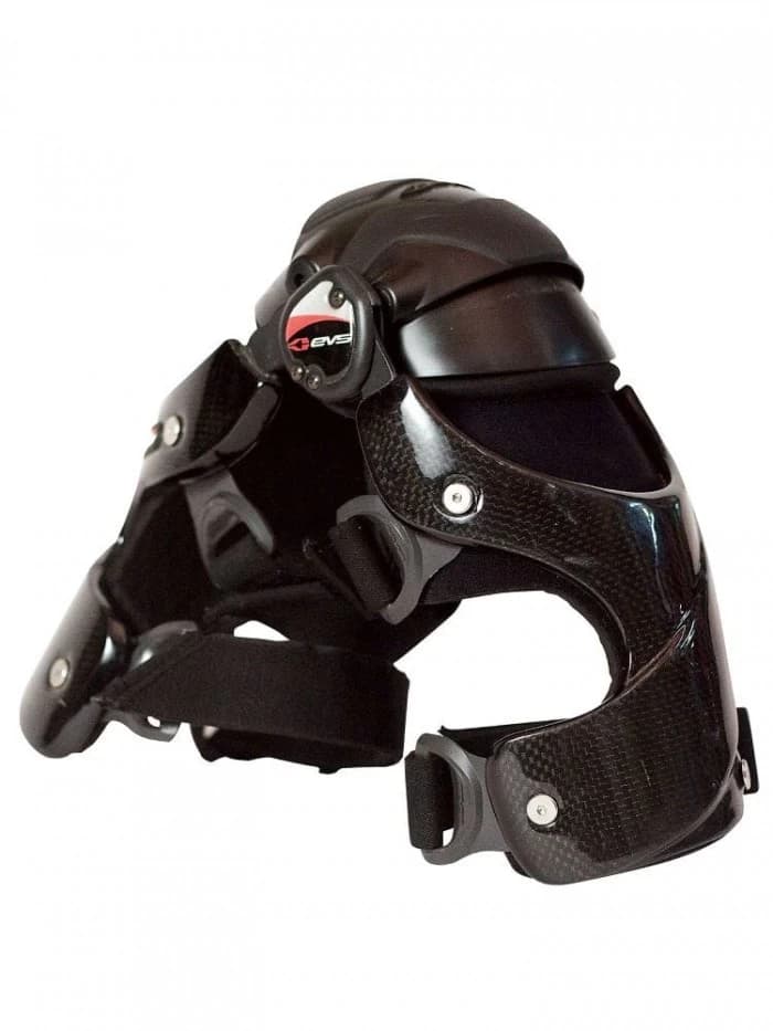 De foarte multe ori, ATV-istii sau motociclistii refuza sa poarte protectii de genunchi pentru ca ori sunt prea greoaie si incomodeaza miscarile, ori nu se fixeaza perfect pe picior si, implicit, nu se comporta cum tr...