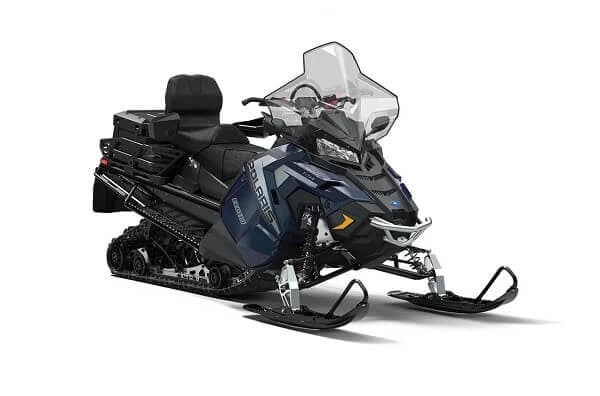 800 Titan Adventure 155 poate fi considerat snowmobilul bun la toate! Acest snowmobil Polaris este un model tip touring care poate acomoda in conditii optime riderul si un pasager. Are in do...
