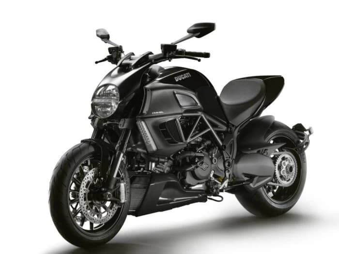 2011 Diavel: Negru mat este mai sic