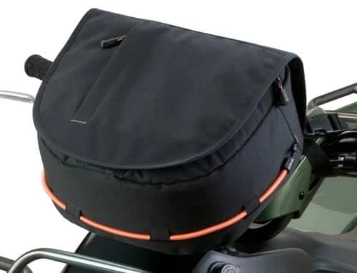 Este adevarat ca uneori, cand te plimbi cu ATV-ul, nu te prea gandesti sa-ti iei cu tine o multime de lucruri, asa ca atunci cand te confrunti cu aceasta problema, te gandesti ca ar fi fost bine daca ti-ai fi cumparat...