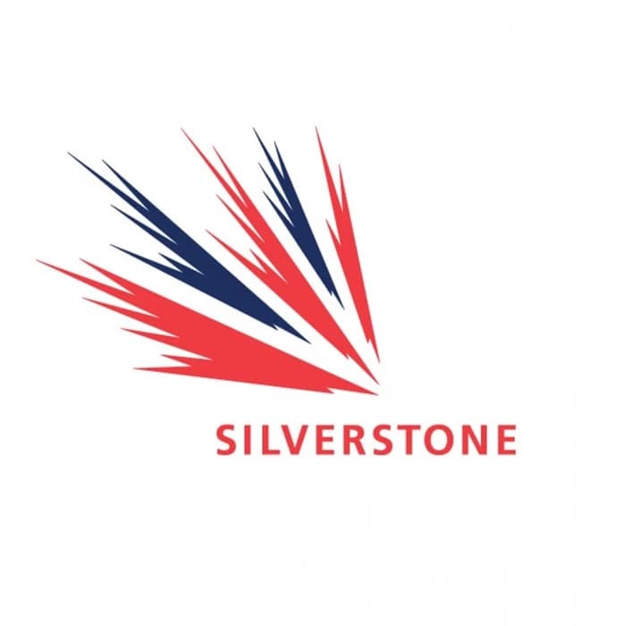 Pilotul Movistar Yamaha Valentino Rossi a revendicat a patra victorie a sezonului 2015 MotoGP Silverstone, o cursa desfasurata in conditii meteorologice ploioase, insa acest lucru nu a fost un impediment pentru pilotu...
