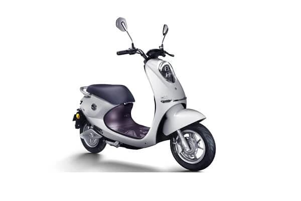 Yadea este un brand de top in China pe segmentul de e-scutere, are o experienta de 20 de ani in domeniu. Popularitatea scuterelor Yadea este mare mai ales in randul generatiilor tinere.
Constructorul chinez a introdu...