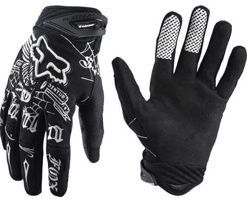 In timp ce majoritatea motociclistilor apreciaza proprietatile de protectie ale castilor, jachetelor, pantalonilor si cizmelor moto, manusile moto sunt subestimate. Mainile si degetele sunt vulnerabile si adesea sunt ...