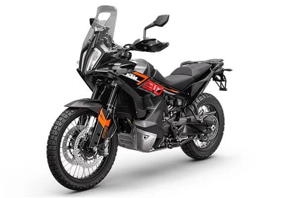 KTM reinvie motocicleta dual purpose 790 Adventure pentru sezonul 2023, cu promisiunea unui styling nou si „bunatati” tehnice aduse la ultimele standarde, plus cateva revizii subtile la motor pentru a se c...