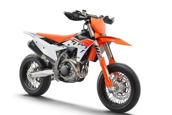Daca v-ati imaginat ca motocicleta KTM 450 SMR nu ar putea sa devina mai performanta decat era deja, va inselati! Vom trece cu vederea acest lucru, in timp ce va urcati in saua noului vehicul READY TO RACE a...