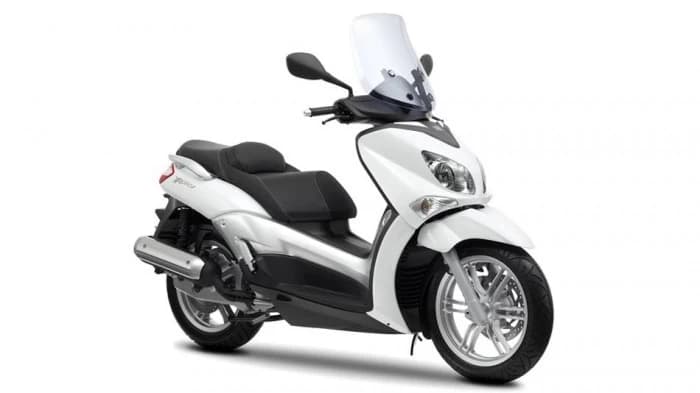 Noul model de scuter de la Yamaha ofera putere si performanta prompte exact cand aveti mai multă nevoie,mai ales intr-un oras aglomerat unde timpul conteaza foarte mult.Rotile acestui s...