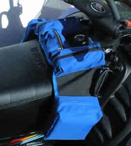Busu tot anunta ca pe la munte e zapada, asa ca ar fi bine sa va scoateti snowmobilele din garaj si sa-i dati bice. Daca vreti sa si transportati obiecte personale, atunci luati-va si un tank bag pentru acest tip de v...