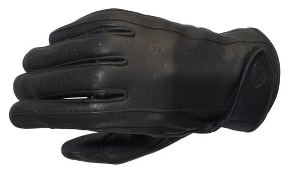 O noua propunere de la Ixon. Brandul de accesorii si echipamente pune pe piata, in cinstea zilelor calde care s-au instalat, un model de manusi moto din piele. Variantele disponibile sunt: RS Cruise VX si RS Cruise Ai...