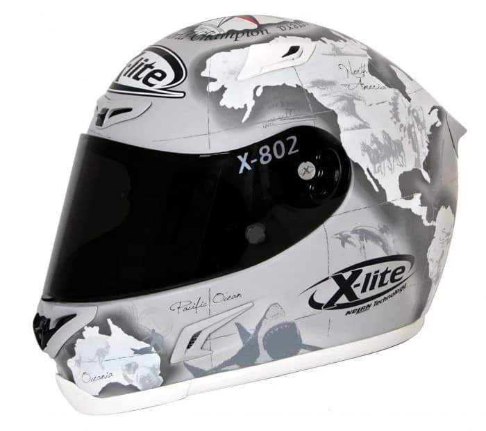 X-802 sau varf de gama Nolan. Noul model de casca moto este o editie speciala purtata de Carlos Checa in ultima etapa World Superbike de la Portiamo. Accesoriul X-802, proiectat de insusi Carlos Checa, are un design ...