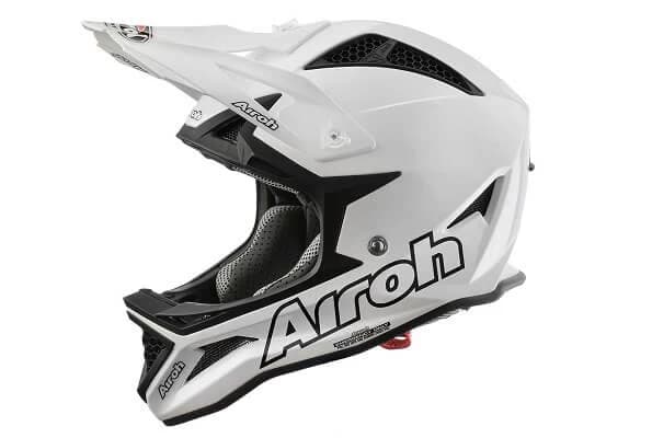 Lansat oficial in 1997, brandul Airoh se bucura de o larga popularitate in toate colturile lumii. Iar cand vorbim despre casti Airoh, vorbim de performante dovedite si in campionate - pe circuit, enduro si motocross. ...