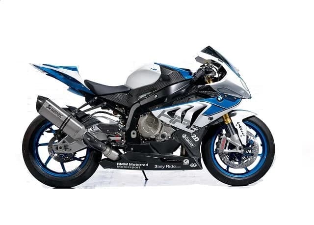 E foarte interesant de observat cum un marketing galagios si bine-sustinut va fi mereu mult mai productiv decat o conferinta de presa obisnuita si o dezvaluire-surpriza, dar destul de discreta. Ducati a facut multa va...