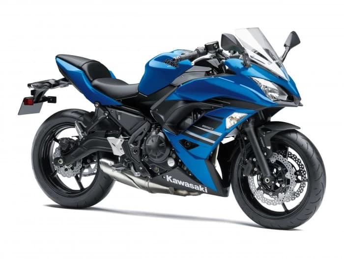 Culorile și opțiunile pentru Marea Britanie la Kawasaki Ninja 650 și Z650 au fost dezvăluite oficial pentru anul 2018.
La inceputul acestei saptamani v-am prezentat culorile Kawasaki Z650 care vor ajunge &ici...