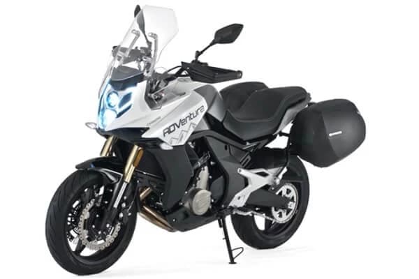 Dedicata celor care nu se tem sa mearga pe drumul propriu, 650 Adventura deschide largi oportunitati de riding. Dual sport, touring bike... sau biletul tau catre libertate! Acest model se alatura gamei de&nb...